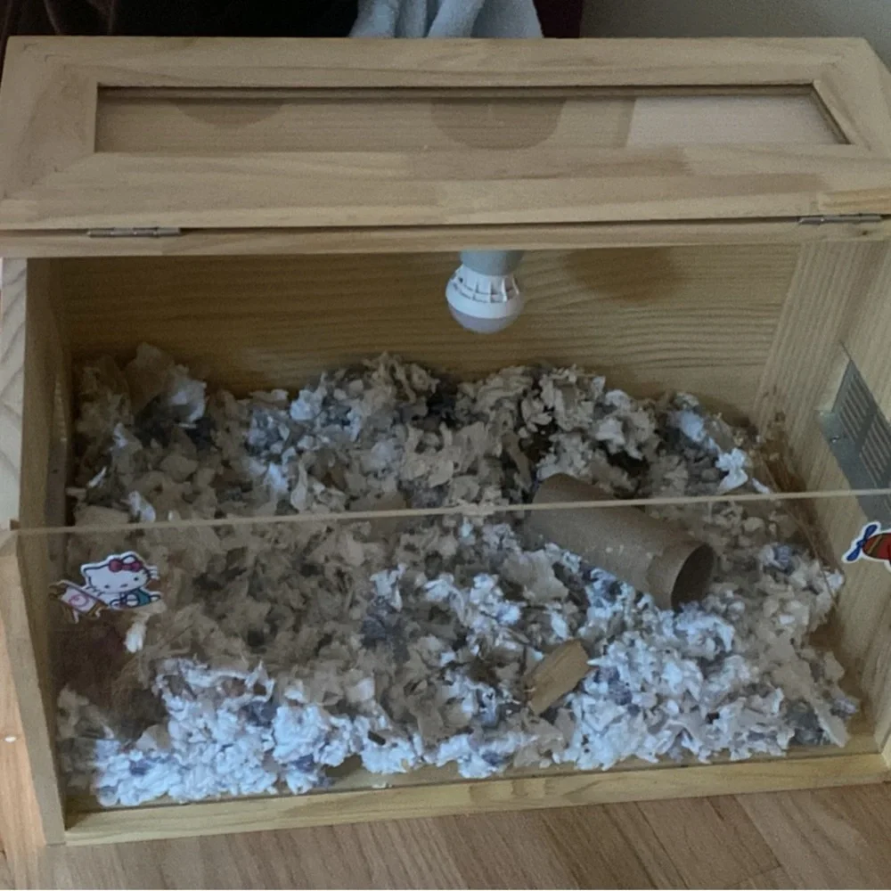 Hamster cage (like new) three hideouts all clean